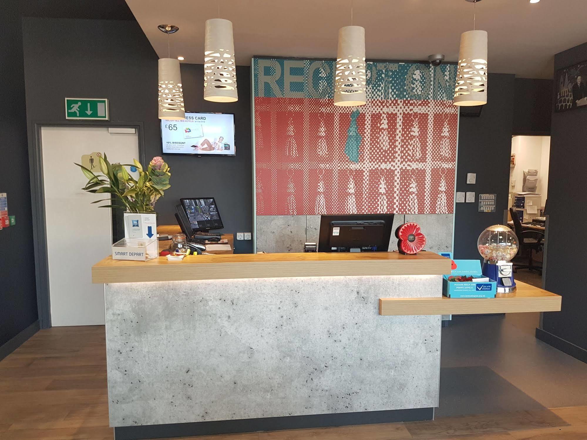 伦敦豪士罗宜必思快捷酒店 外观 照片
