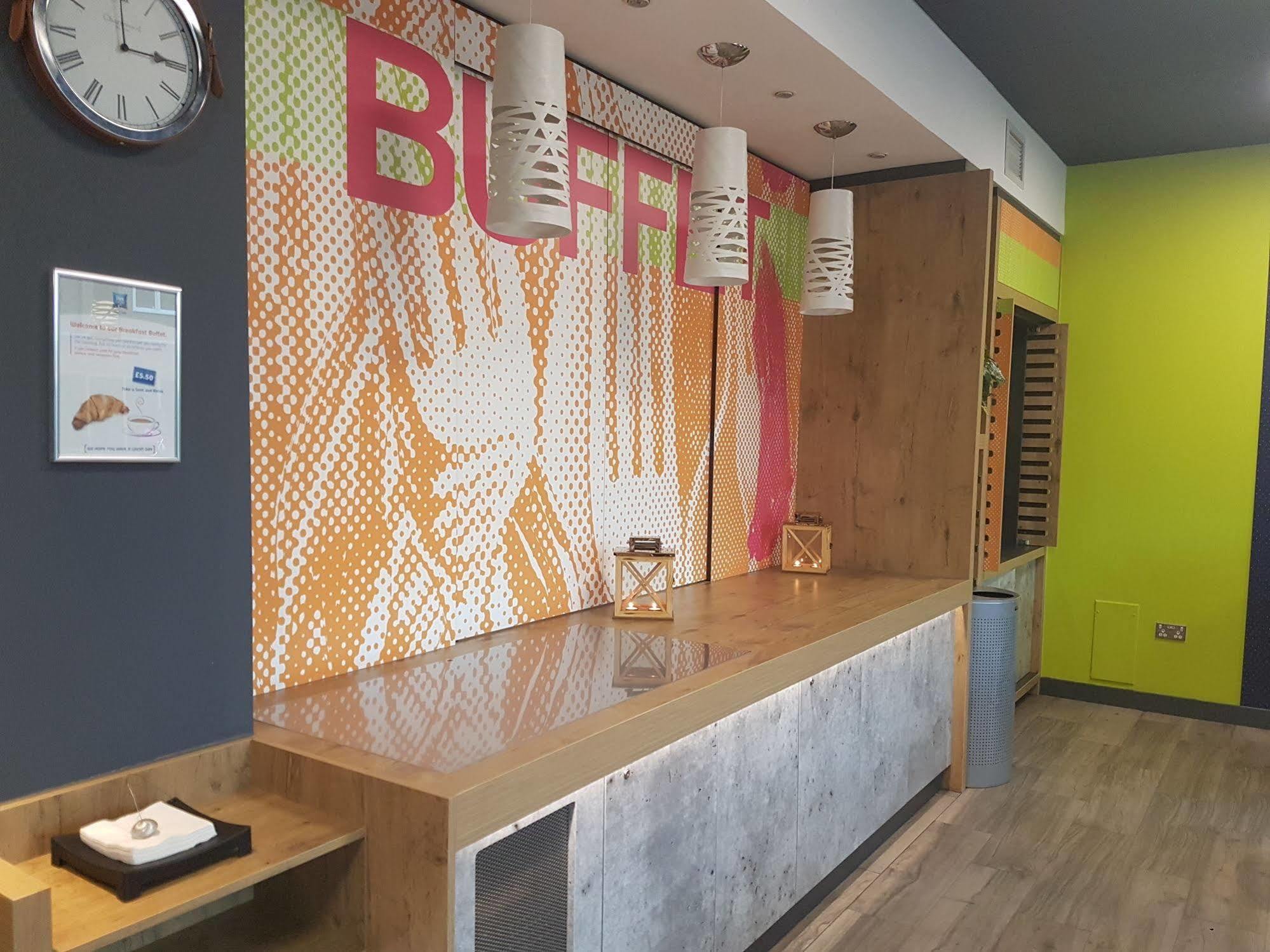 伦敦豪士罗宜必思快捷酒店 外观 照片